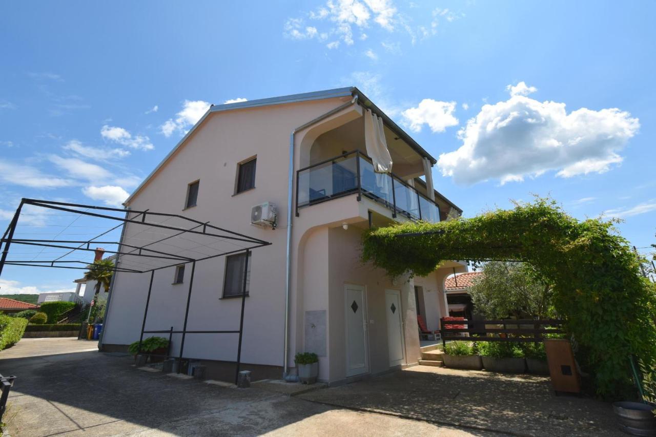 Apartments Aki Malinska Exterior photo